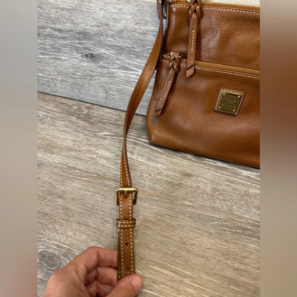 Dooney & Bourke brown pebble grain leather crossbody Y2k - Picture 7 of 15